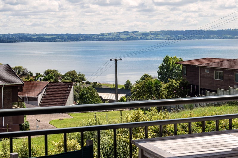 5A Leo Place, Kawaha Point, Rotorua - Carousel 2