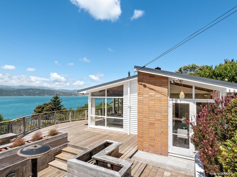 4 Fortification Road, Karaka Bays, Wellington - Carousel 1