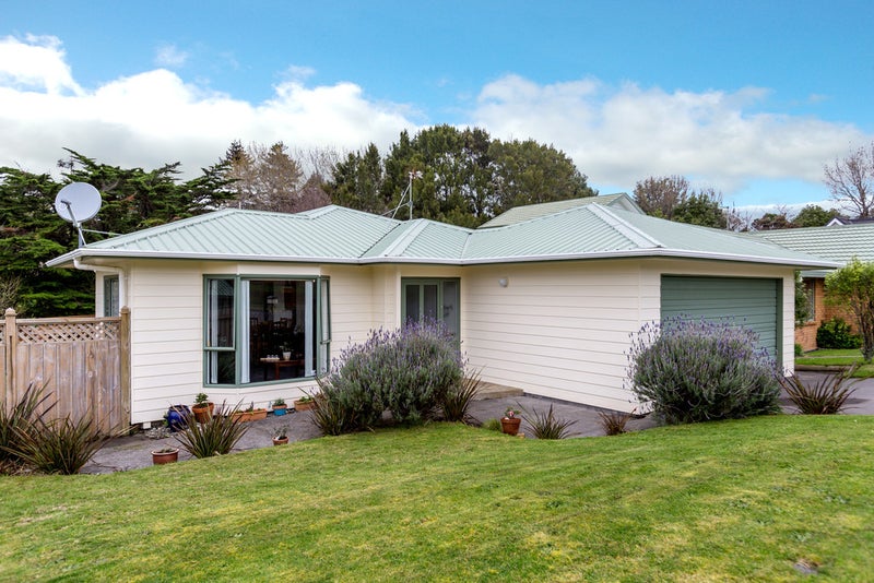 7 Cyrus Street, Whalers Gate, New Plymouth - Carousel 1