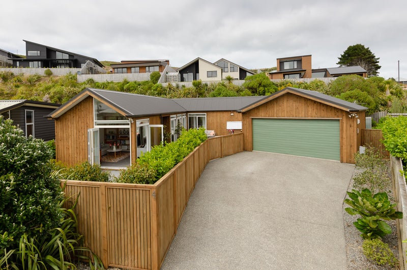 4 Tea Tree Lane, Woodridge, Wellington - Carousel 1
