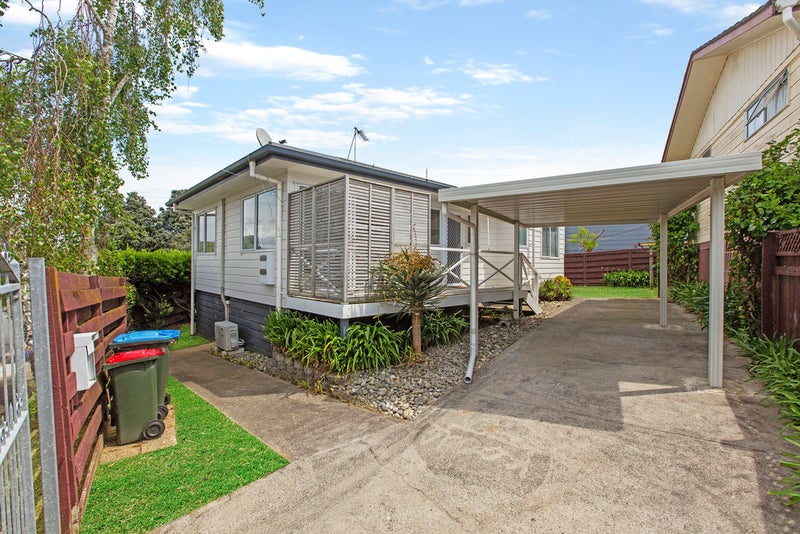 2A Ronald Algie Place, Saint Johns, Auckland - Carousel 1
