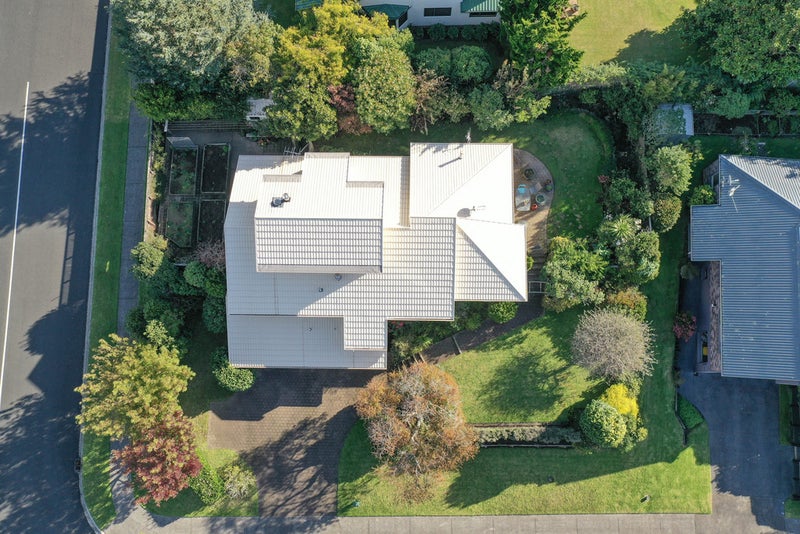 1 Maple Crescent, Whalers Gate, New Plymouth - Carousel 11