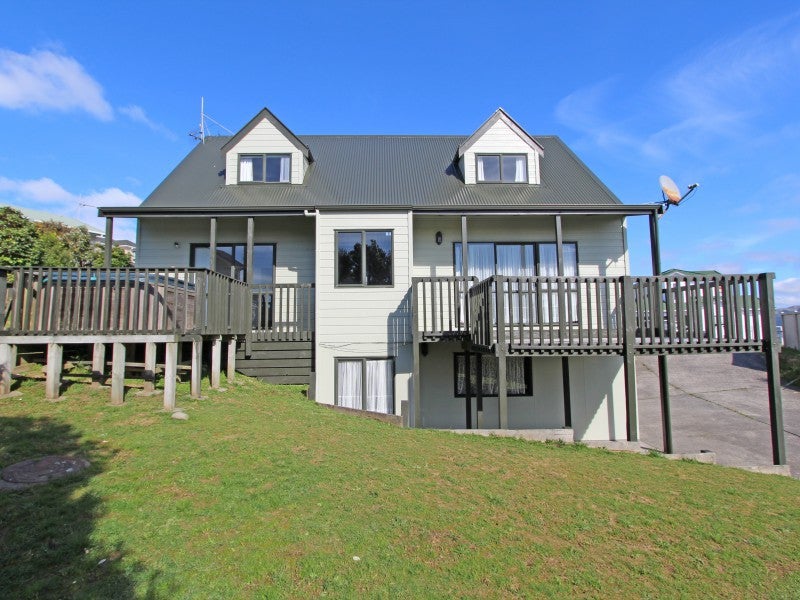 18 Coventry Close, Ascot Park, Porirua - Carousel 1