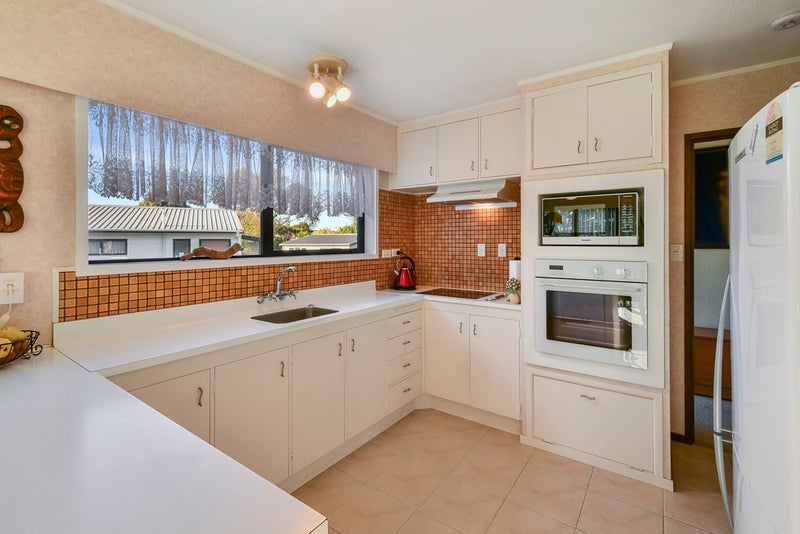 26 Pinehurst Place, Wattle Downs, Auckland - Carousel 2