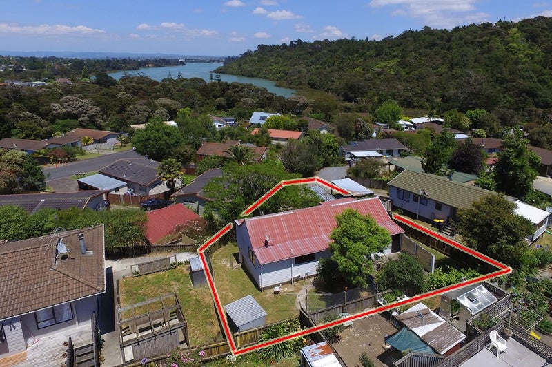 2/9 Thistledew Place, Bayview, Auckland - Carousel 1