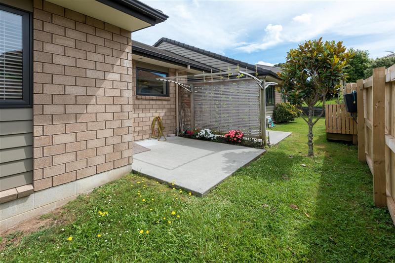 1 Royalle MEWS, Botany Downs, Auckland - Carousel 16