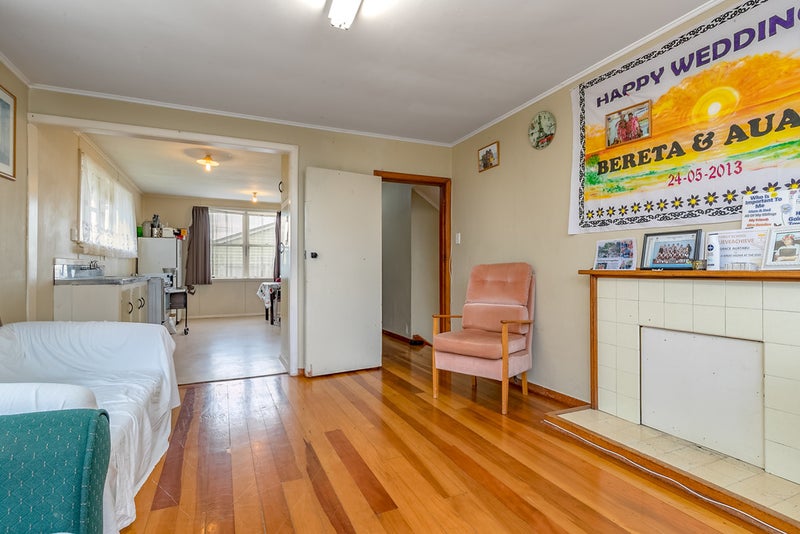 94 Champion Street, Cannons Creek, Porirua - Carousel 2