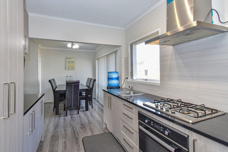 4 Raglan Street, Mangere East, Auckland - Carousel 2