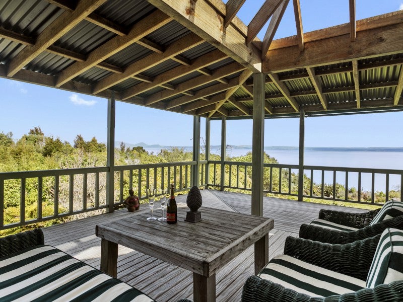 18 Whakamoenga Point, Acacia Bay, Taupō - Carousel 1