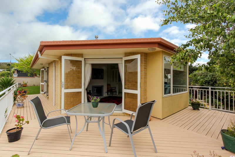 3 Ashmore Drive, Frankleigh Park, New Plymouth - Carousel 2