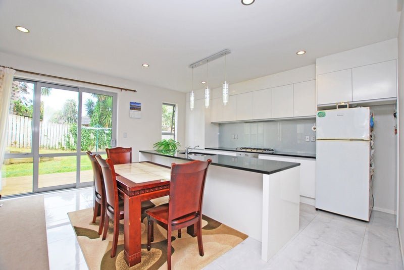 2/3 Hendry Avenue, Hillsborough, Auckland - Carousel 2