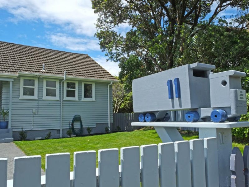 11 King Crescent, Ranui, Porirua - Carousel 1