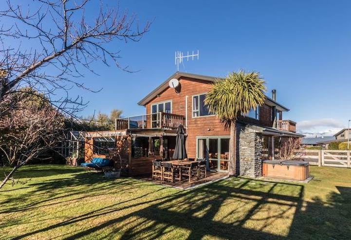 3 Ryalls Way, Wanaka - Carousel 2