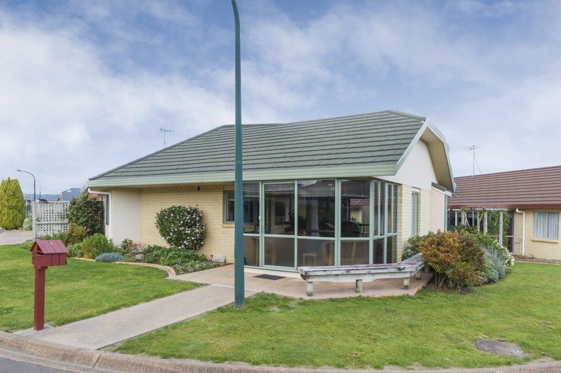 7 Royal Fern, Kelvin Grove, Palmerston North - Carousel 1