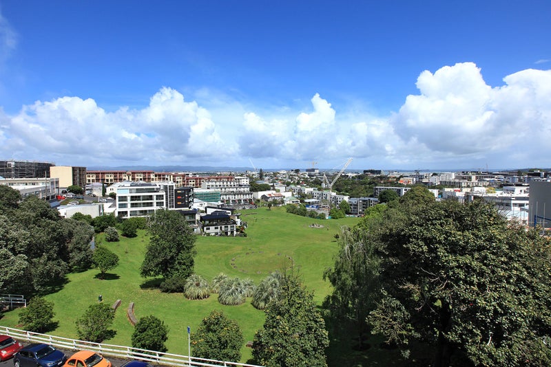 2E/14 Exmouth Street, Eden Terrace, Auckland - Carousel 1