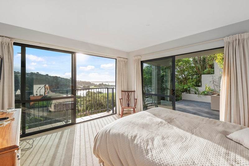 15 Glenstrae Road, Redcliffs, Christchurch - Carousel 2
