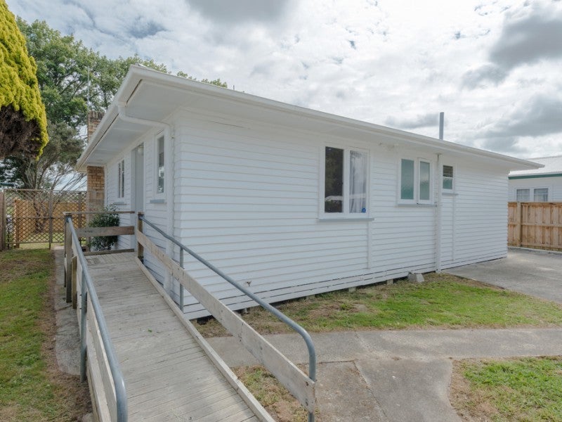 35 Collins Road, Melville, Hamilton - Carousel 13