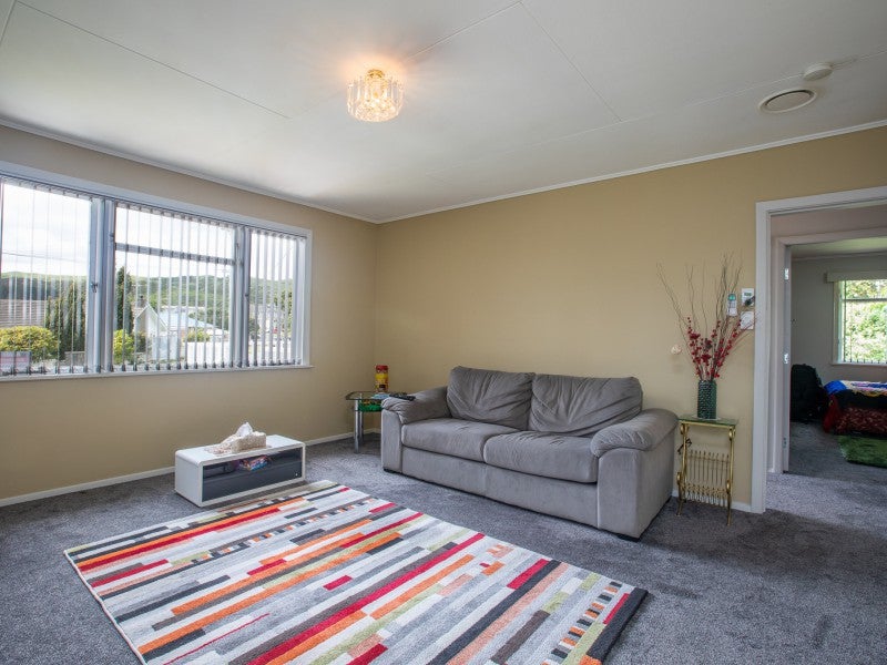 42 Leicester Street, Cannons Creek, Porirua - Carousel 2