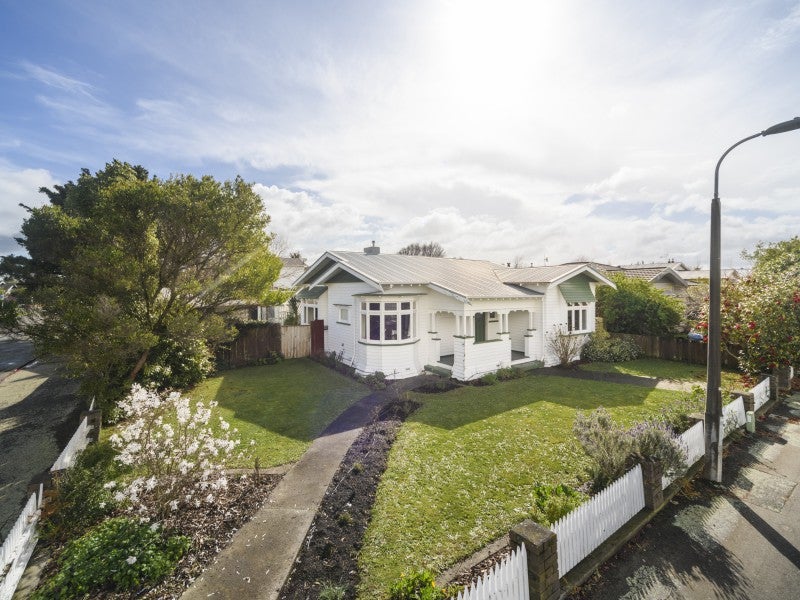 11 Beresford Street, Takaro, Palmerston North - Carousel 1