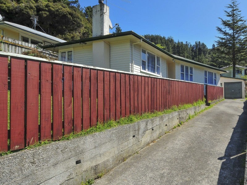 6 August Street, Stokes Valley, Lower Hutt - Carousel 18