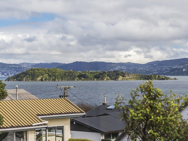 17 Howard Road, Point Howard, Lower Hutt - Carousel 2