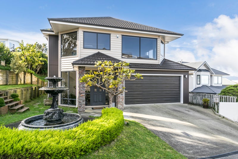 5 Dress Circle, Newlands, Wellington - Carousel 1