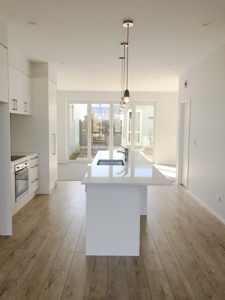 152 Seventh View Avenue, Beachlands, Auckland - Carousel 1