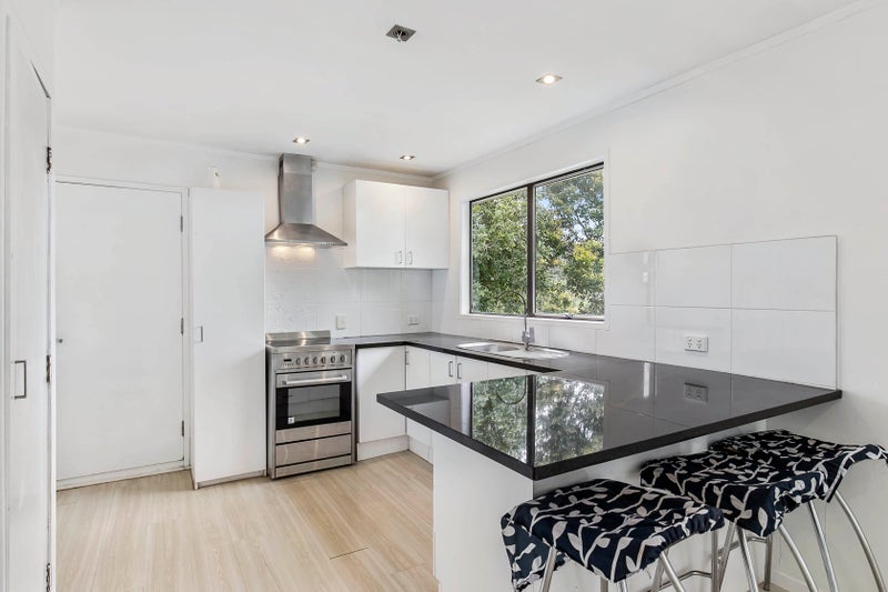 1/9 Glastron Place, Bayview, Auckland - Carousel 2