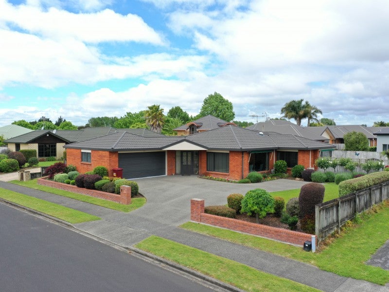 8 Cairns Crescent, Rototuna, Hamilton - Carousel 1