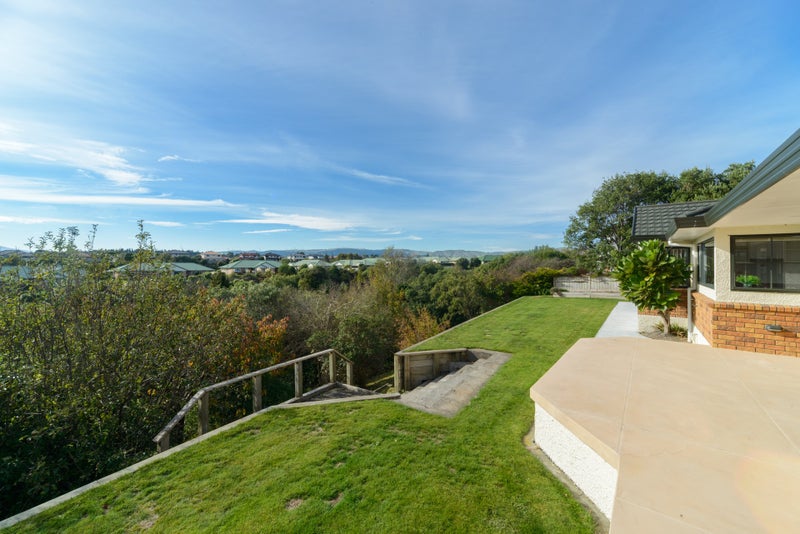 111 Summerhill Drive, Fitzherbert, Palmerston North - Carousel 24