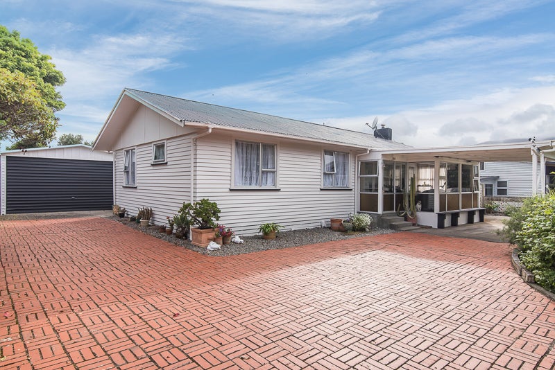 11 Konini Grove, Raumati Beach, Paraparaumu - Carousel 2