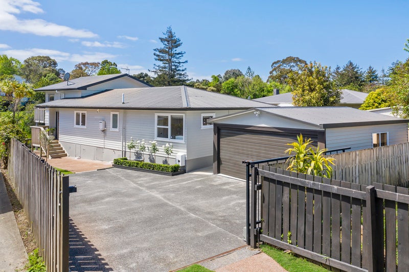 20 La Rosa Street, Green Bay, Auckland - Carousel 2