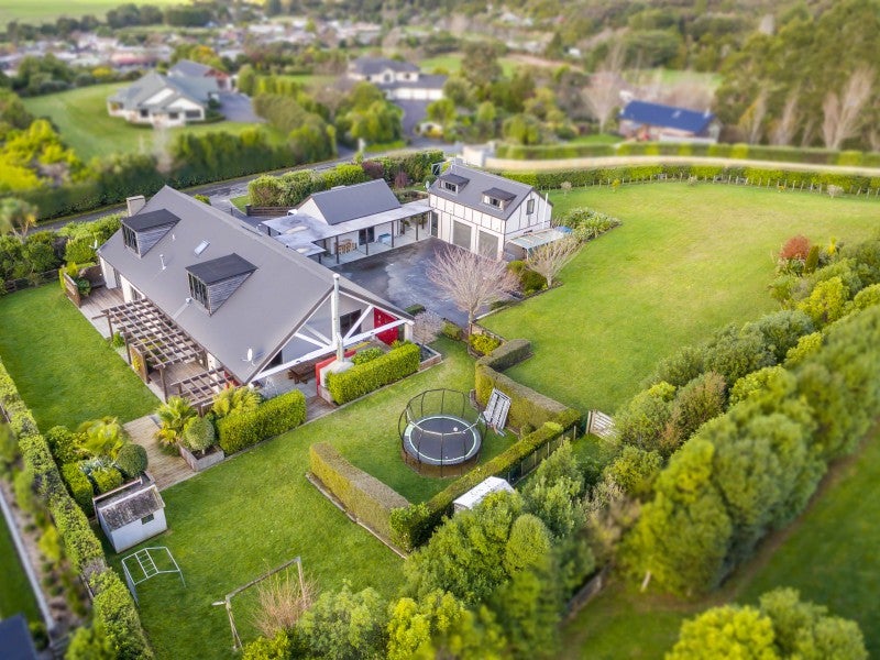 46 Emerald Hill Drive, Birchville, Upper Hutt - Carousel 1