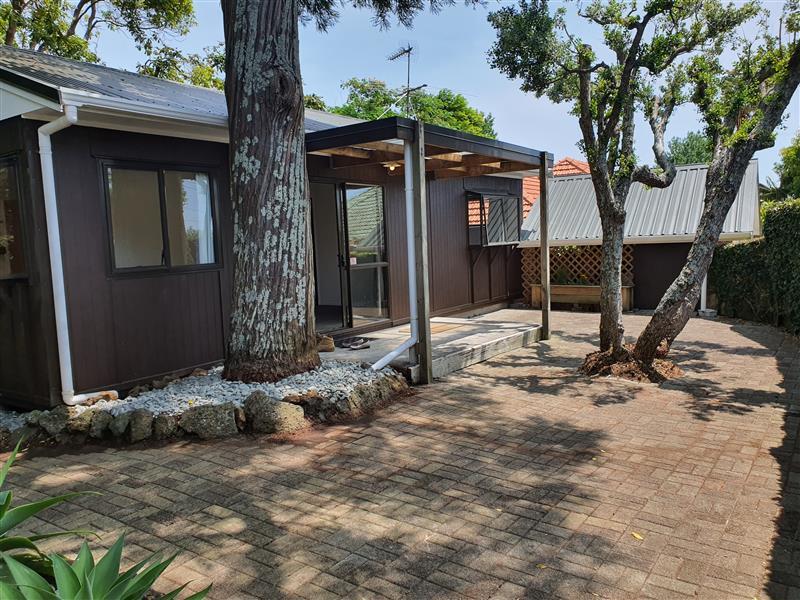64 Seaview Terrace, Mount Albert, Auckland - Carousel 1