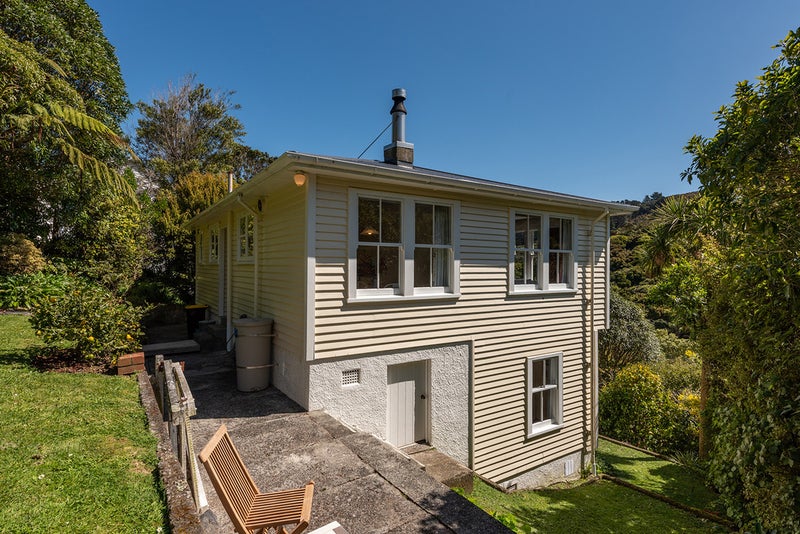 13 Victory Avenue, Karori, Wellington - Carousel 1