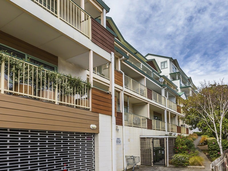 22/8 Girton Terrace, Mount Cook, Wellington - Carousel 1