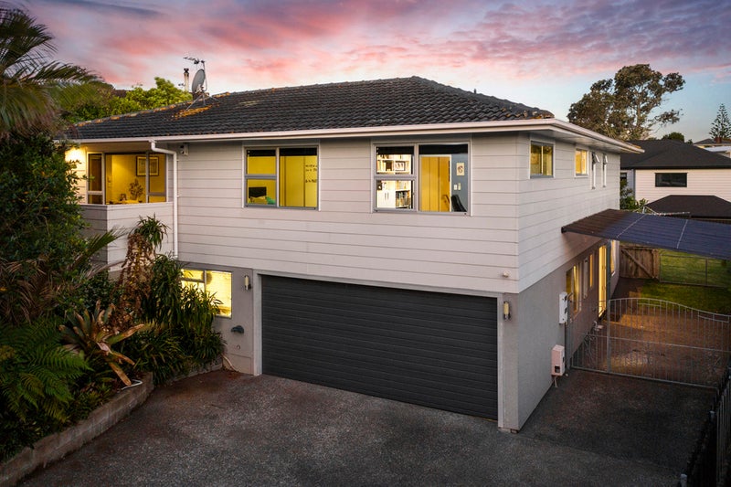 5 Halcombe Place, Green Bay, Auckland - Carousel 2