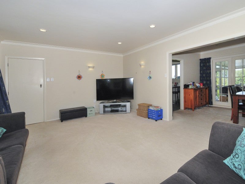 12 Ardal Grove, Tirohanga, Lower Hutt - Carousel 2