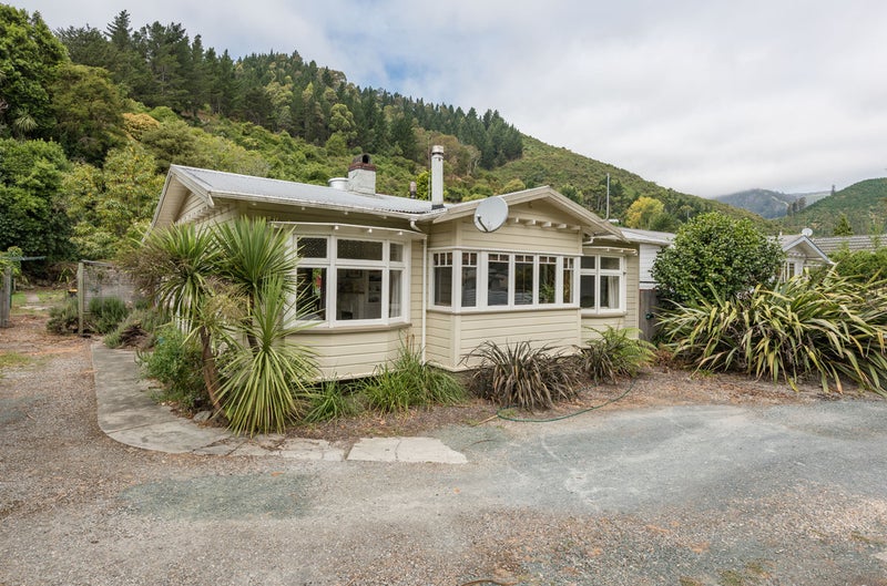 71A Brook Street, The Brook, Nelson - Carousel 1