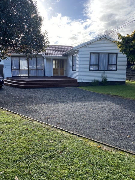 12 Tui Grove, Elderslea, Upper Hutt - Carousel 1