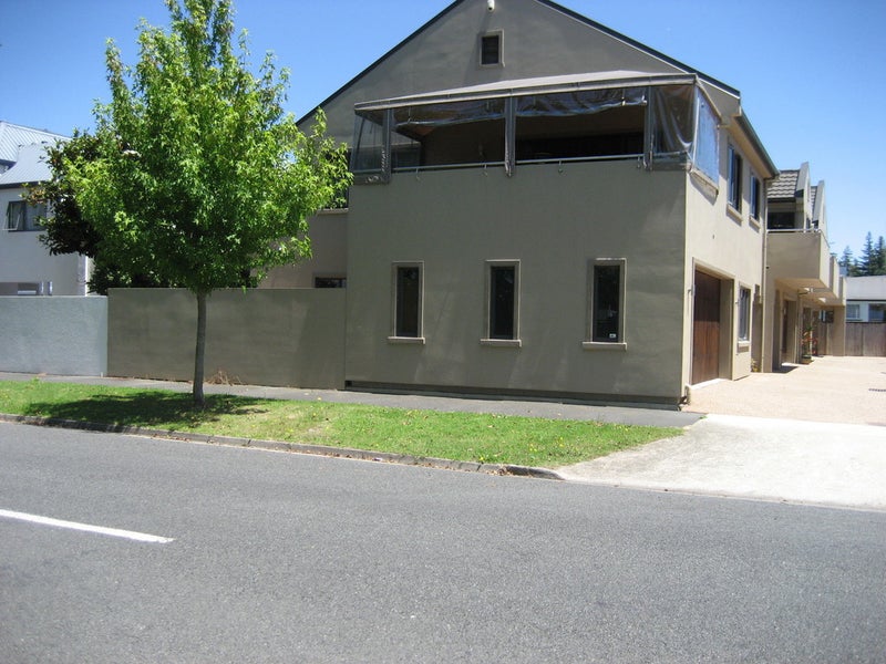 12A Edgecumbe Street, Whitiora, Hamilton - Carousel 1