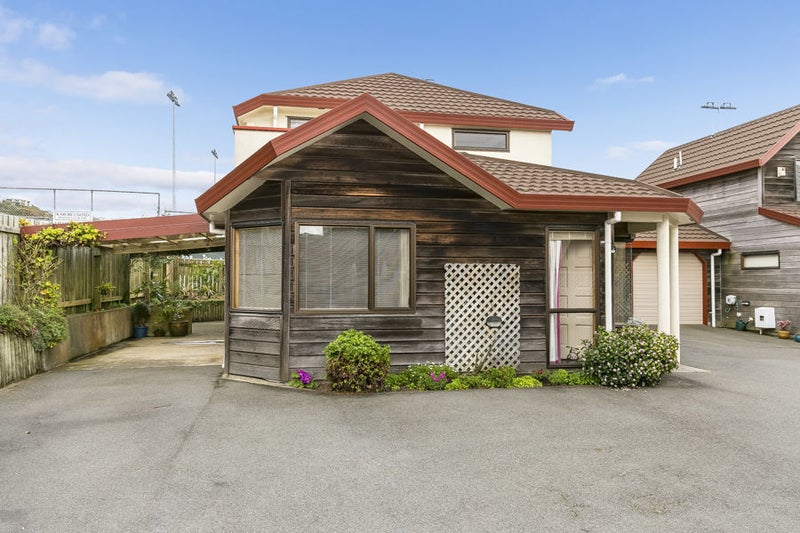 8 Scorian Close, Karori, Wellington - Carousel 1