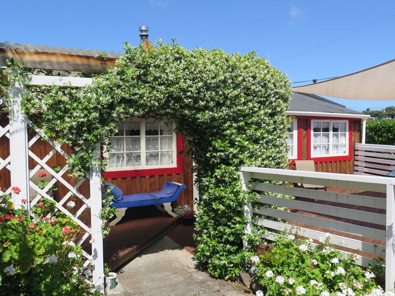 8A Lorenzen Bay Road, Raglan - Carousel 2
