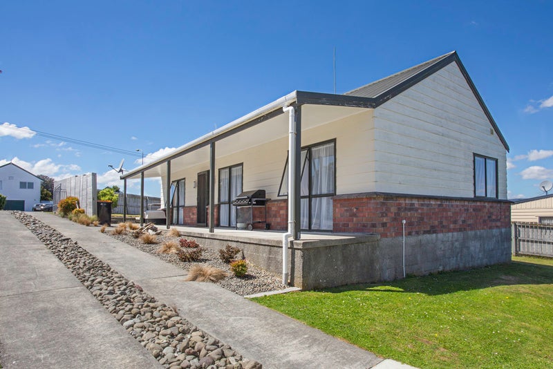 9 Lydia Place, Kelvin Grove, Palmerston North - Carousel 1