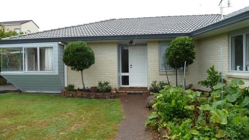 2/9 Channing Crescent, Botany Downs, Auckland - Carousel 1