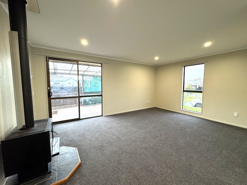18 Cargill Grove, Kelvin Grove, Palmerston North - Carousel 2