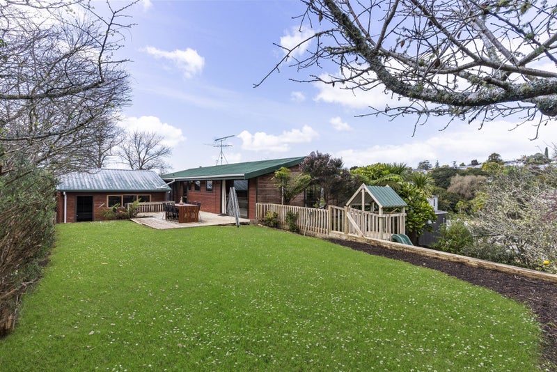 15 Woodhams Street, Beach Haven, Auckland - Carousel 1