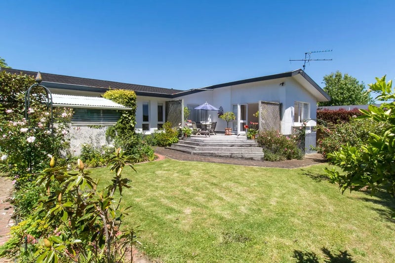 5 Oliver Twist Avenue, Mellons Bay, Auckland - Carousel 2