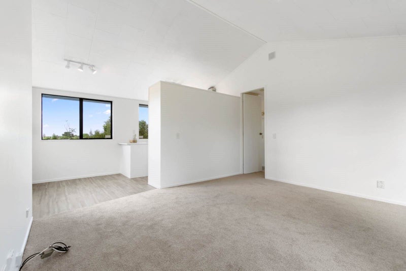 1/5 Tauhara Street, Green Bay, Auckland - Carousel 2