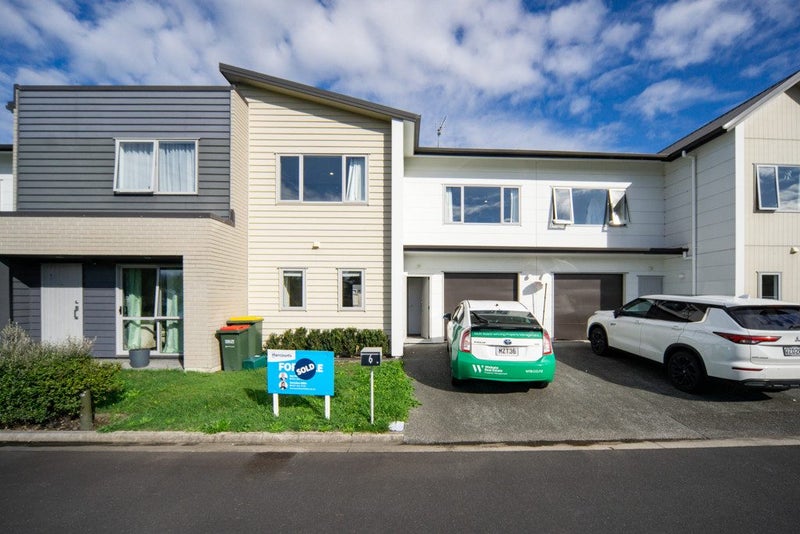 6 Anna Jean Crescent, Flagstaff, Hamilton - Carousel 1